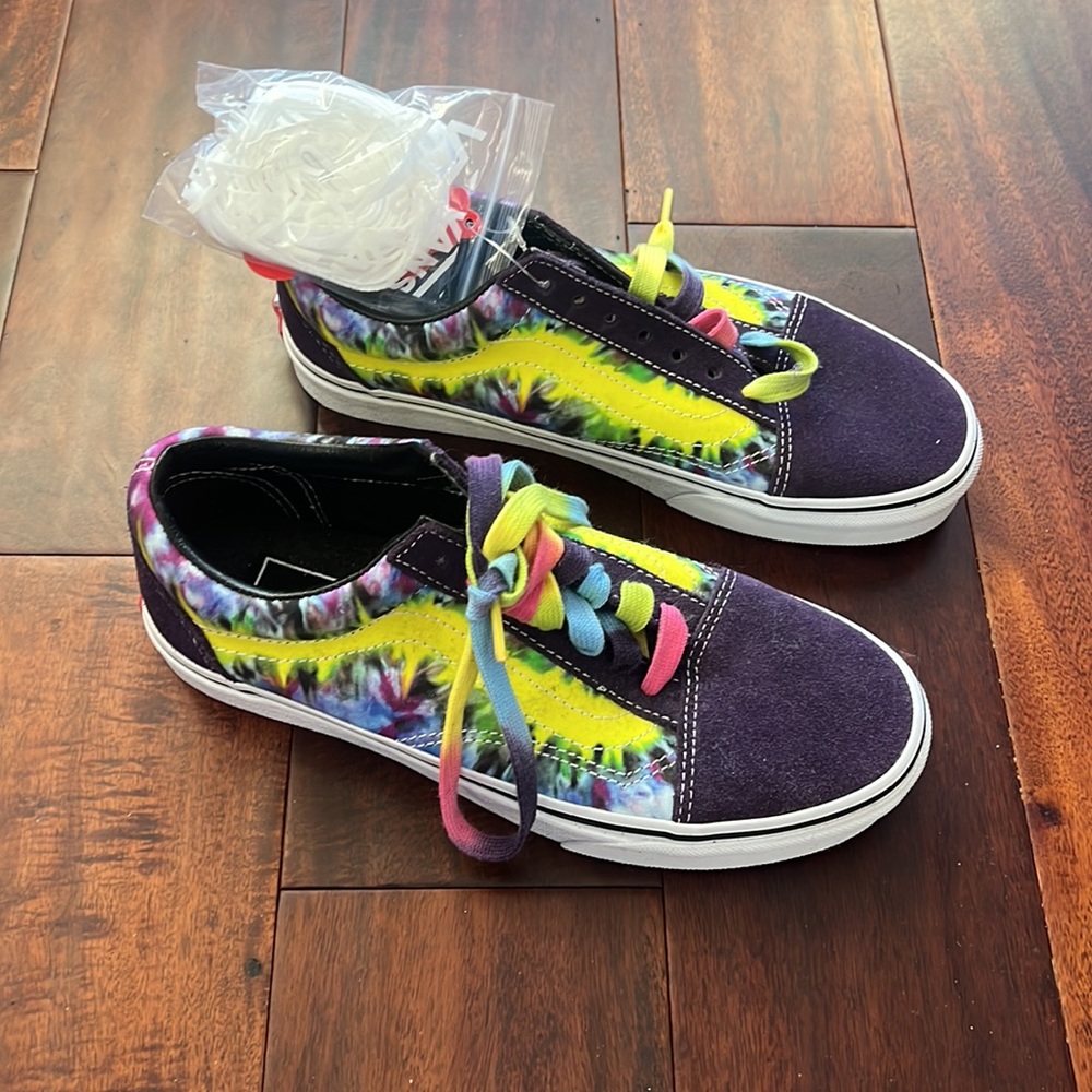 🦋🌺- New VANS Women’s shoes sneakers US 7.5